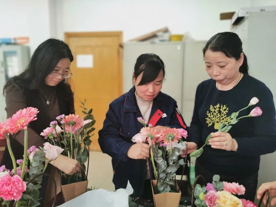公司工会委员会组织“三八”节插花才艺运动-洛阳轴承
