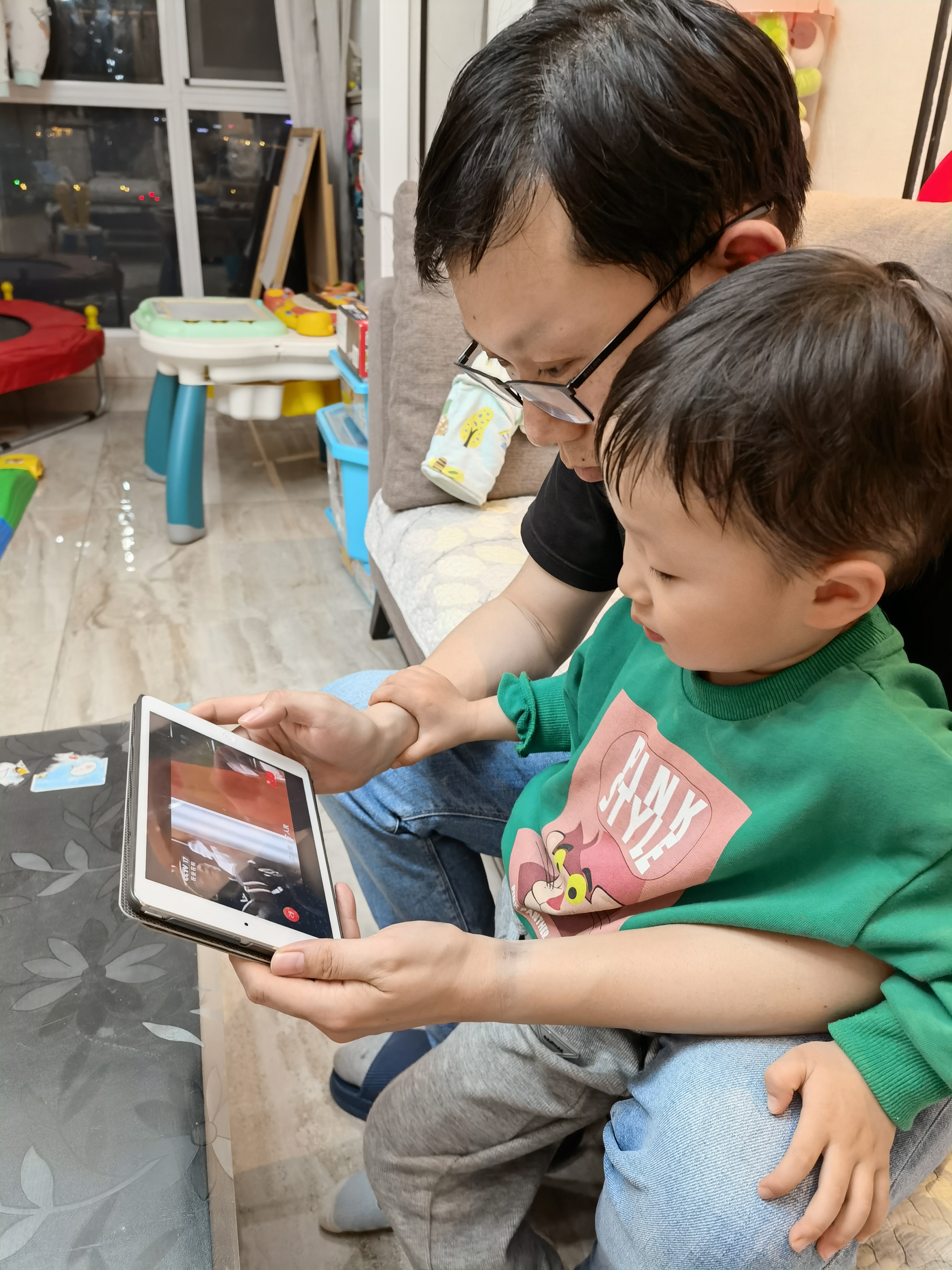 特种轴承事业部一支部开展 “阅读红色经典，，，，，，传承红色精神”主题党日运动-洛阳轴承