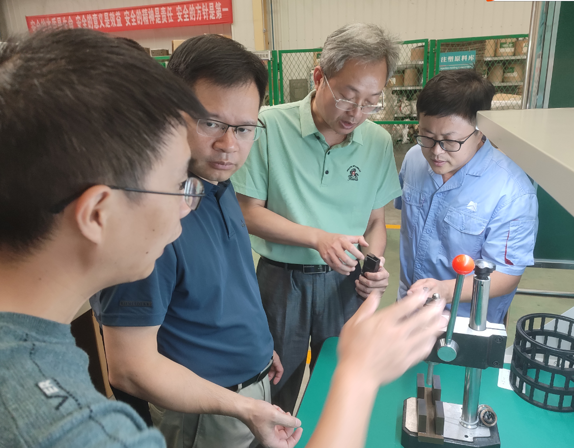桂林格莱斯科技有限公司到非金属质料开发部考察交流-洛阳轴承