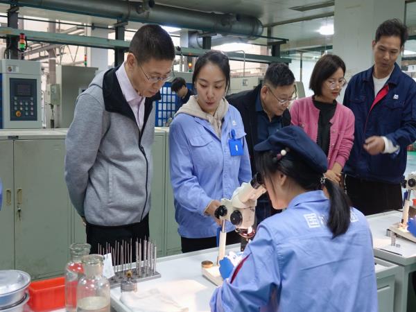 国机精工纪委书记鄢磊一行到轴研所开展调研-洛阳轴承
