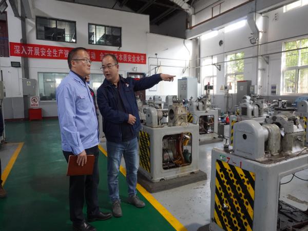 主题教育举行时 | 轴研所党委书记、董事长高元安到装备试验事业部开展调研  ?-洛阳轴承