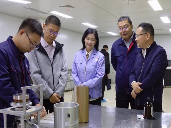 国机精工纪委书记鄢磊一行到轴研所开展调研-洛阳轴承