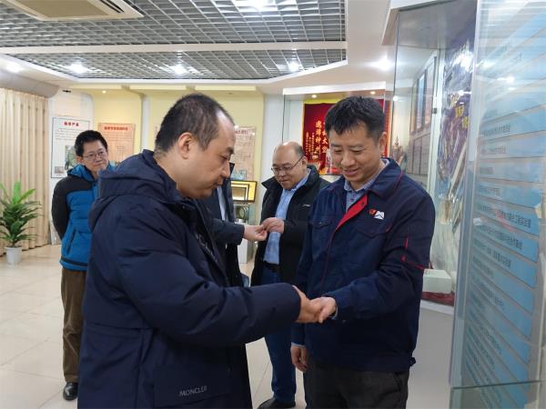 中国机床党委书记、总司理唐亮一行到轴研所会见交流-洛阳轴承