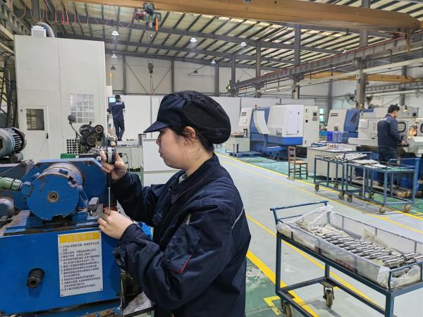 图集-花香满轴研 奋进正其时-洛阳轴承