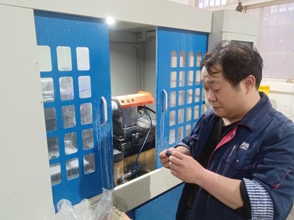 图集-花香满轴研 奋进正其时-洛阳轴承