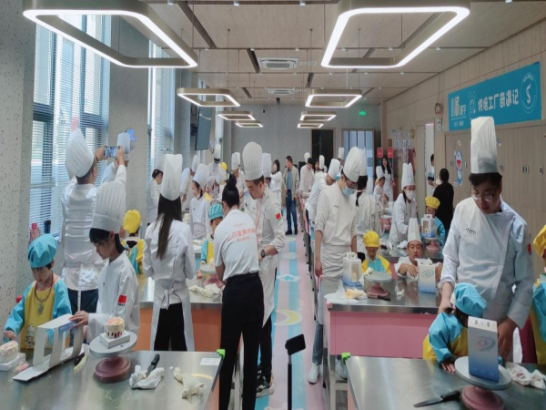 “感恩母亲节 悦享甜蜜时光”  ——细密职能分会举行蛋糕DIY亲子运动-洛阳轴承