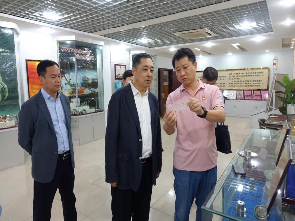 洛阳市人大常委会副主任徐新到轴研所走访调研-洛阳轴承