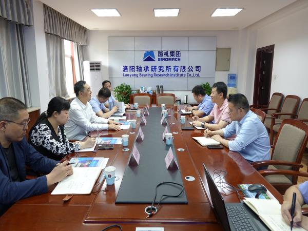洛阳市人大常委会副主任徐新到轴研所走访调研-洛阳轴承