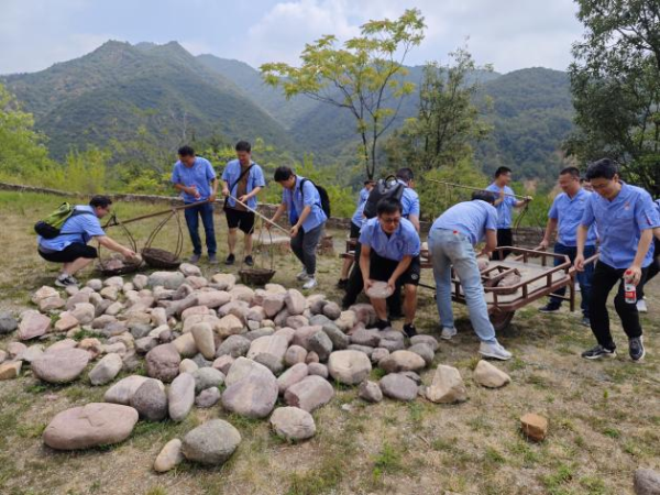 装备试验事业部党总支和特种轴承事业部一、三支部  旅行愚公移山红色教育基地-洛阳轴承