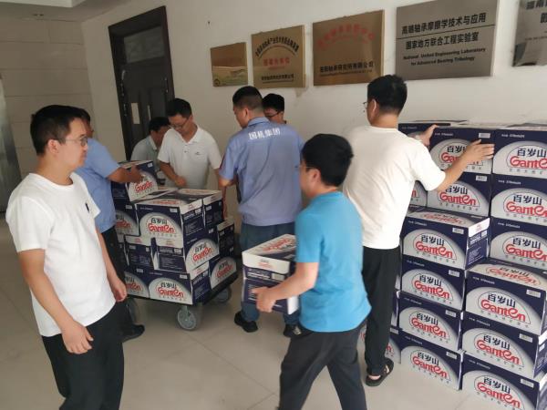 轴研所工会开展 “送清凉  促生产”慰问运动  ?-洛阳轴承