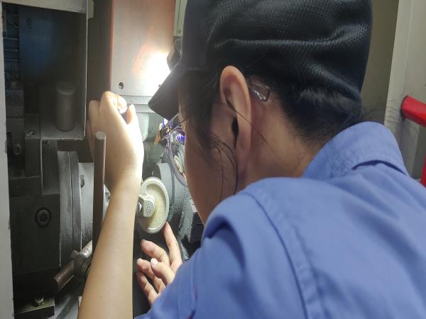“三原色”班组 | 不爱红妆爱工装的“磨工女子小分队”-洛阳轴承