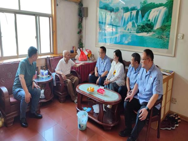 情满“双节” 轴研所向导班子走访慰问离退休老干部-洛阳轴承