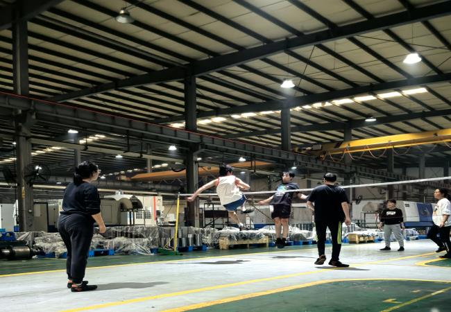 “棋”心协力“毽”康生长主轴部党支部联合工会开展象棋、毽球角逐运动