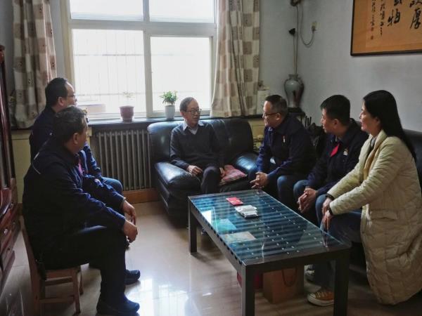 轴研所向导班子走访慰问离退休老干部、老党员-洛阳轴承