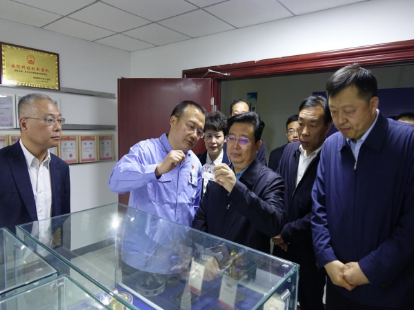 洛阳市委副书记、市长徐衣显到轴研所高新工业园开展调研-洛阳轴承