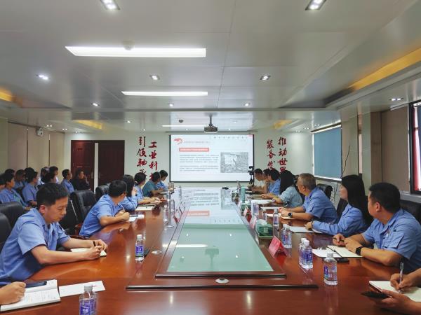 国机精工副总司理闫宁到轴研所调研并教学党纪学习教育专题党课-洛阳轴承