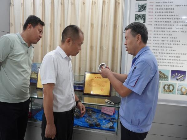 民盟洛阳市委主委夏许峰一行到轴研所开展调研-洛阳轴承