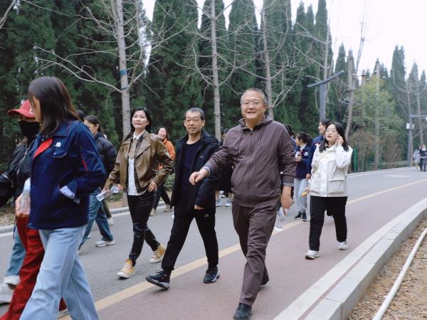 轴研所举行“巾帼绽青春?徒步展风范”徒步踏青运动-洛阳轴承