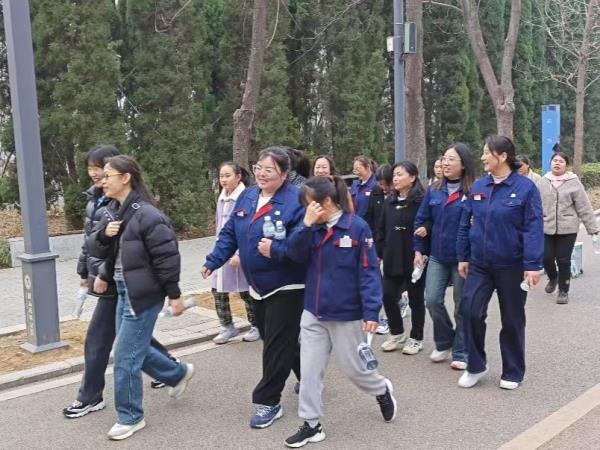 轴研所举行“巾帼绽青春?徒步展风范”徒步踏青运动-洛阳轴承