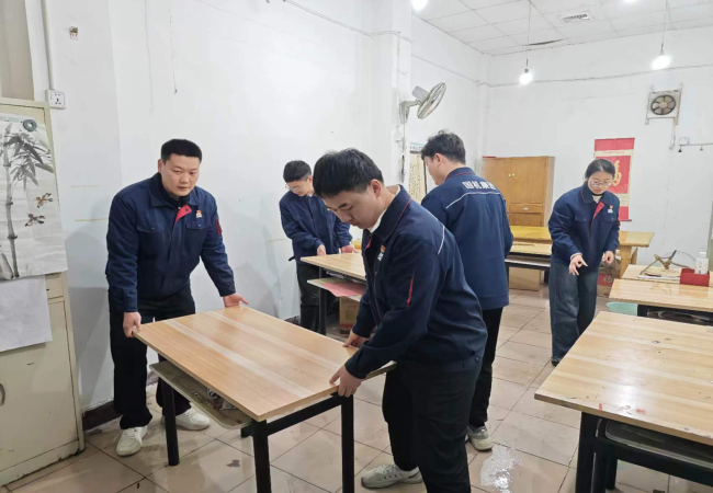 传承雷锋精神，，，，，，勇于贡献继续