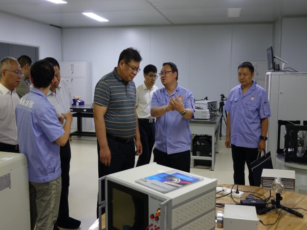 工信部装备工业一司副司长汪宏一行莅临轴研所考察调研-洛阳轴承